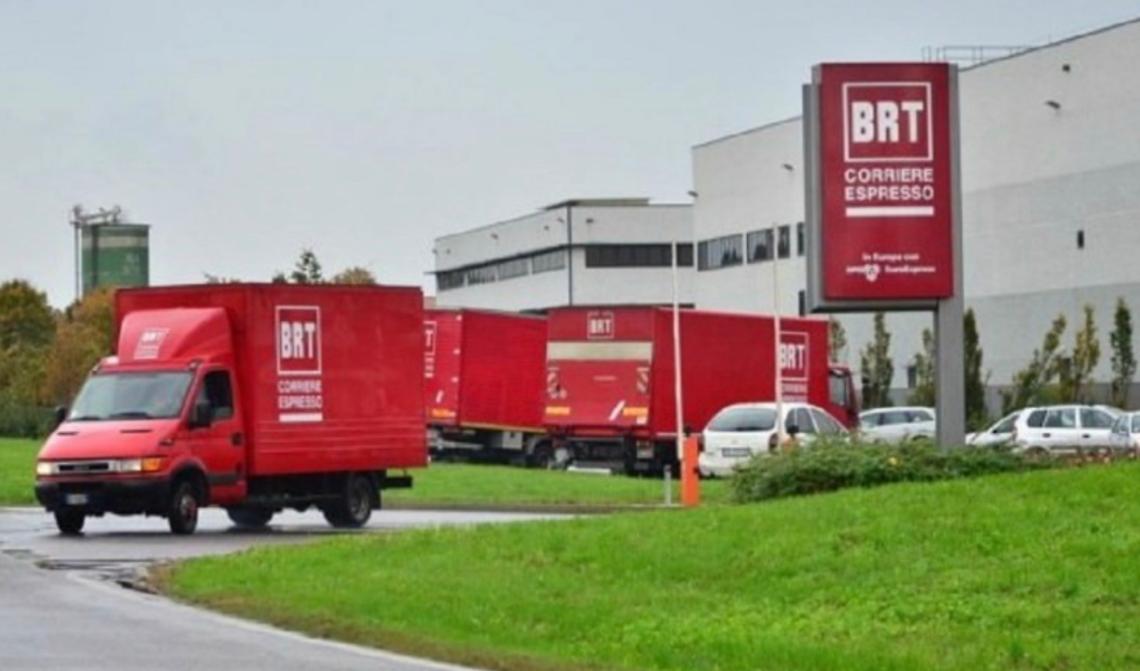 Maxi sciopero di fronte a Bartolini: camion bloccati e traffico in tilt per ore