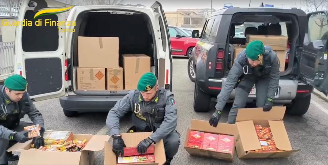 Botti di Capodanno: sequestrati più di 1000 chili di fuochi d'artificio illegali 