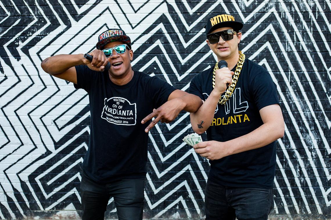 Il sindaco e il consigliere, come due rapper, si scontrano a suon di rime