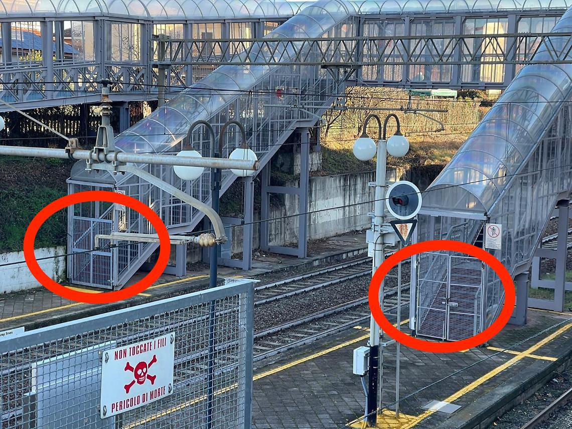 È ripartita la Torino - Ceres ma la passerella per andare in stazione è chiusa!