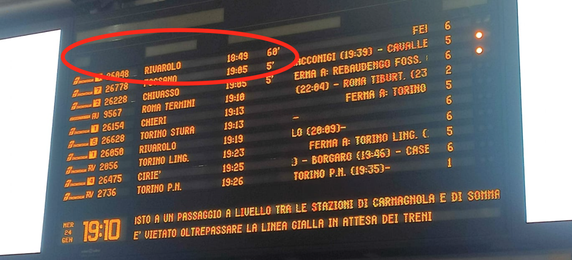 Malore a bordo del treno e la Canavesana si blocca di nuovo: ritardi di un'ora 