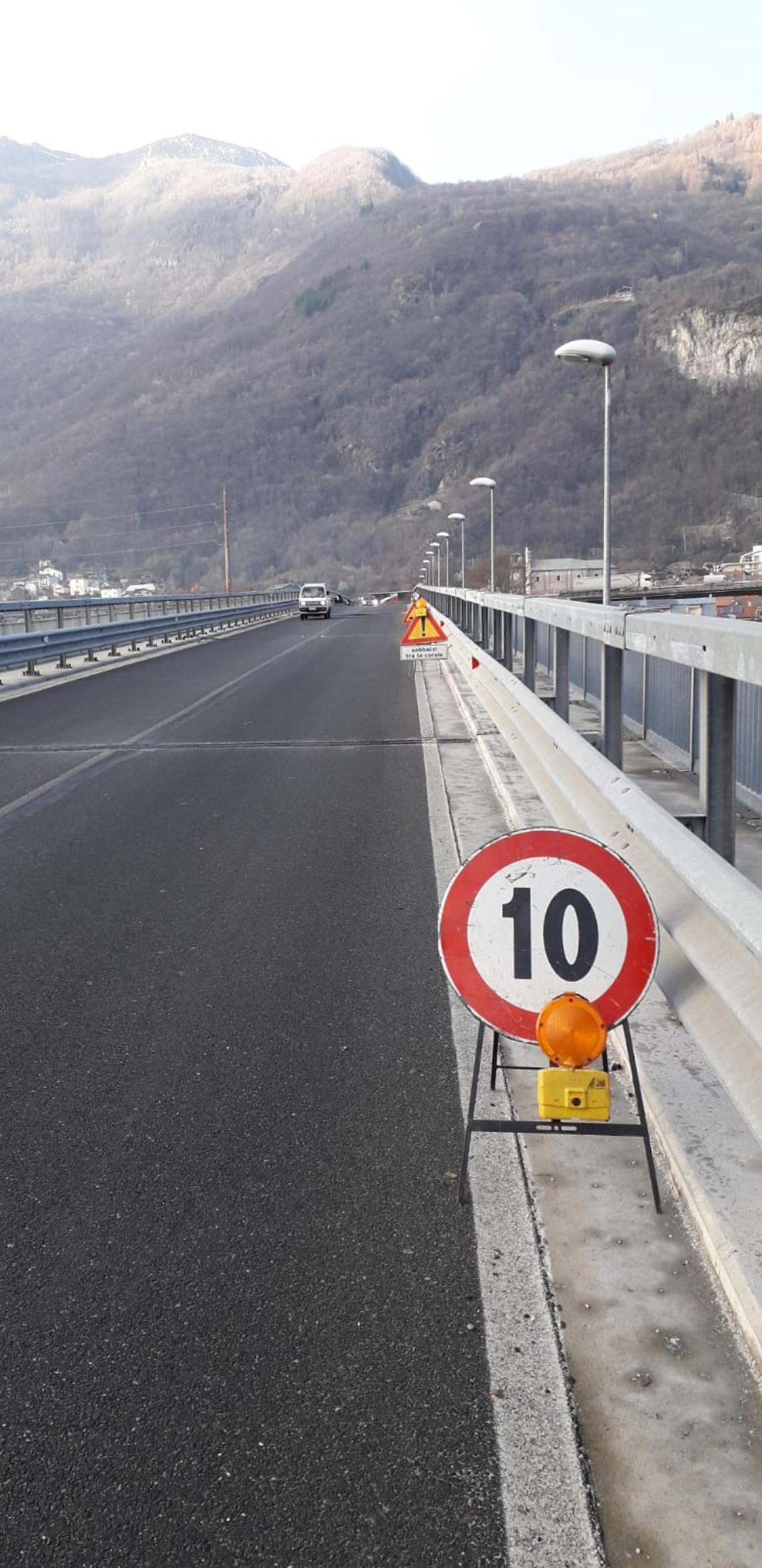 Autostrada A5, ancora disagi: a Quincinetto si viaggia a 10 chilometri orari per un giunto pericolante sul ponte
