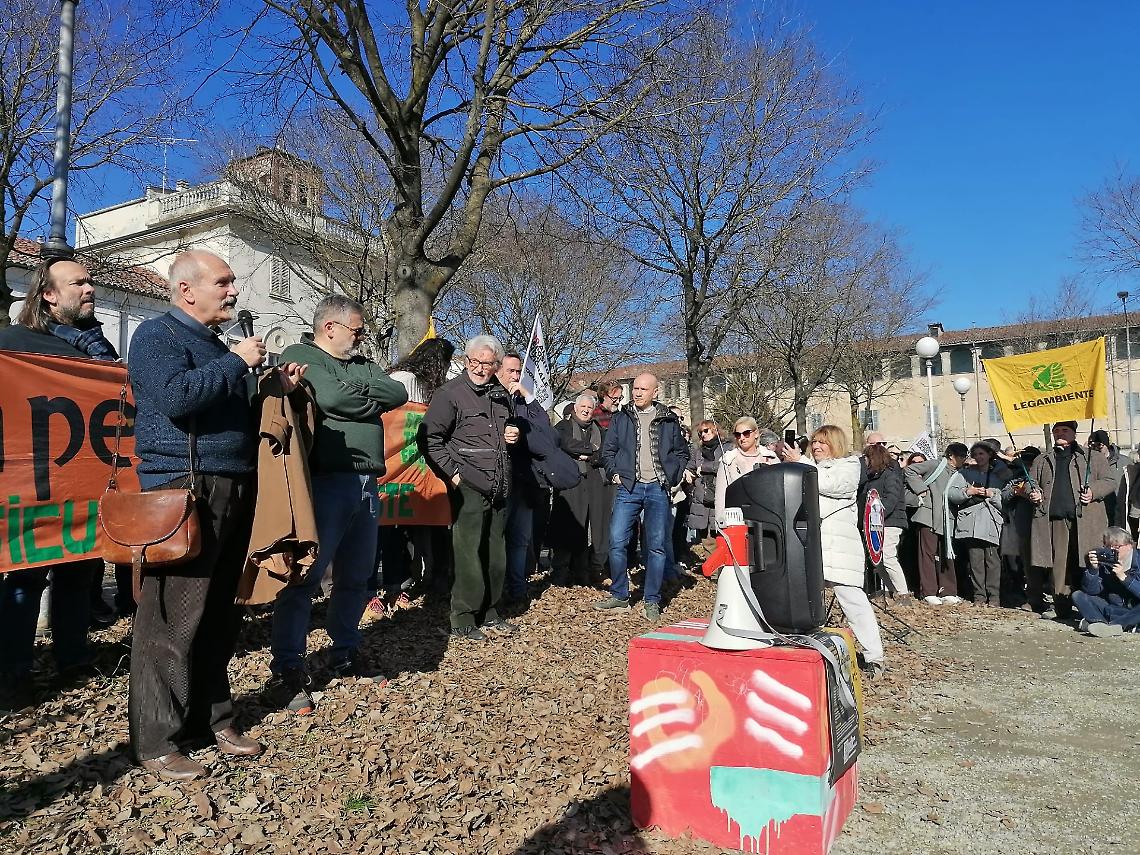manifestazione no deposito a Trino