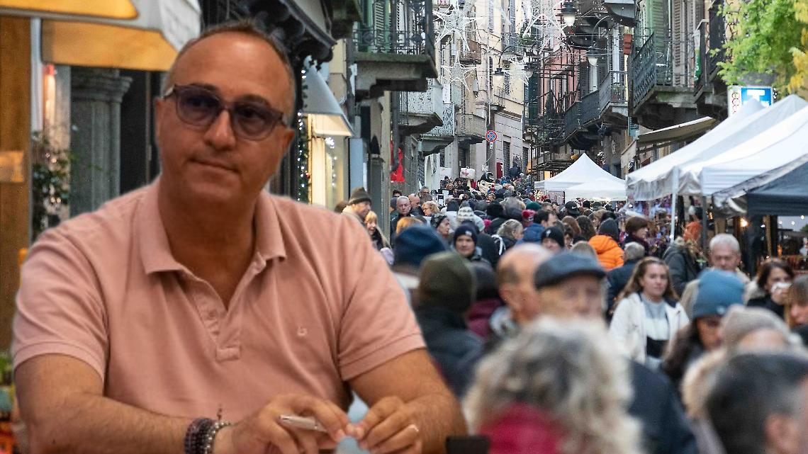 Massimiliano De Stefano. Sullo sfondo via Arduino a Ivrea