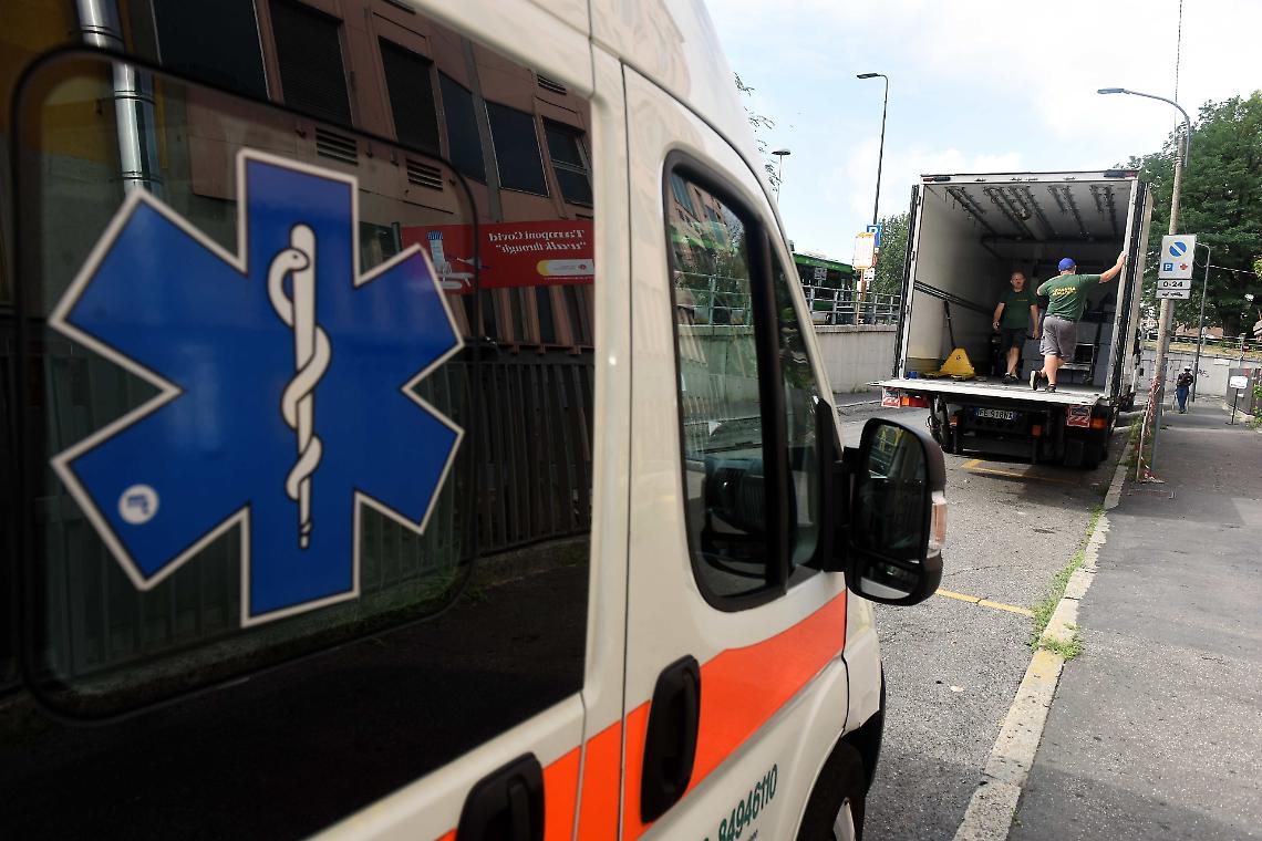 La donna è stata trasportata in ospedale ma per lei non c'è stato nulla da fare