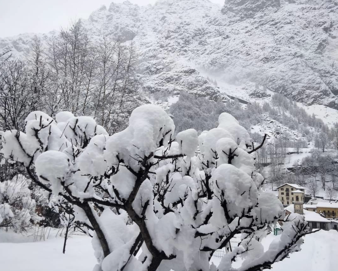 Le Valli sono piene di neve e sui social impazzano le foto dei paesaggi "magici"