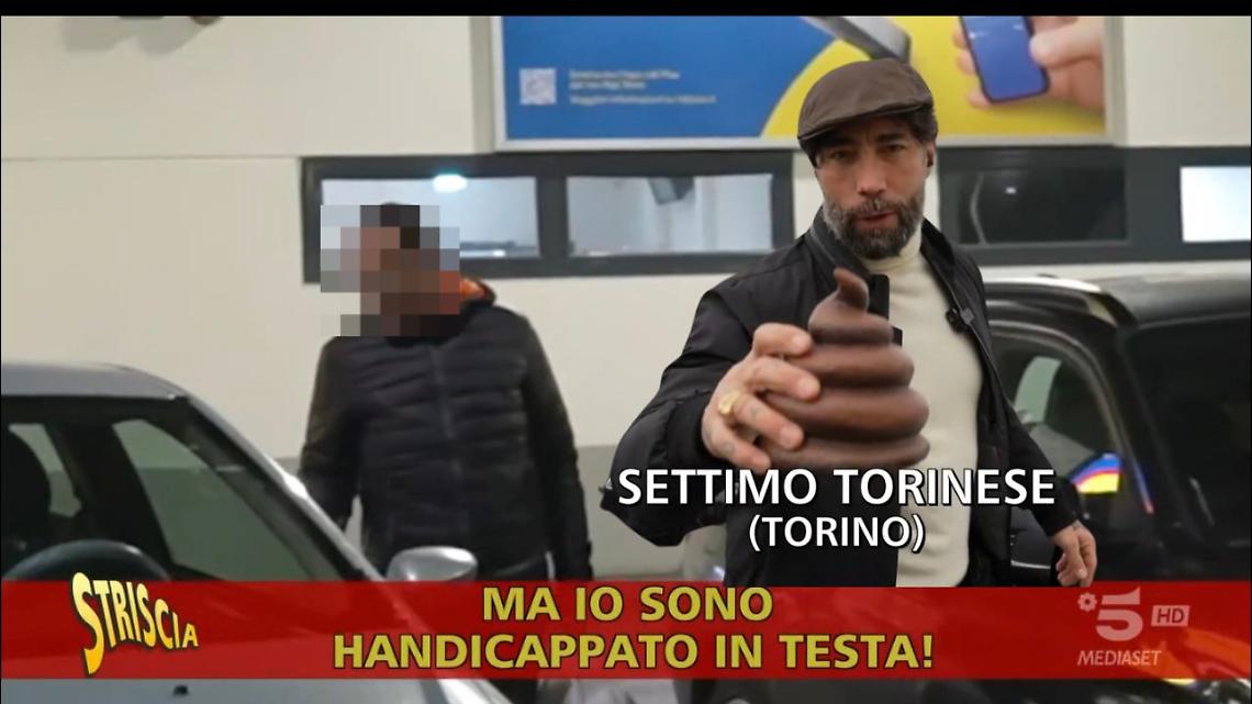Parcheggiano sul posto dei disabili senza permesso, beccati da Striscia la Notizia e Brumotti a Settimo Cielo!
