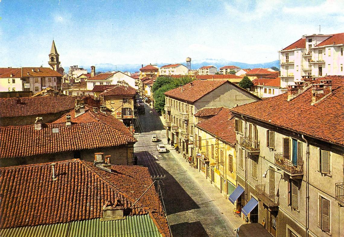 IN FOTO Anni Sessanta del ventesimo secolo, Settimo Torinese, la via Italia