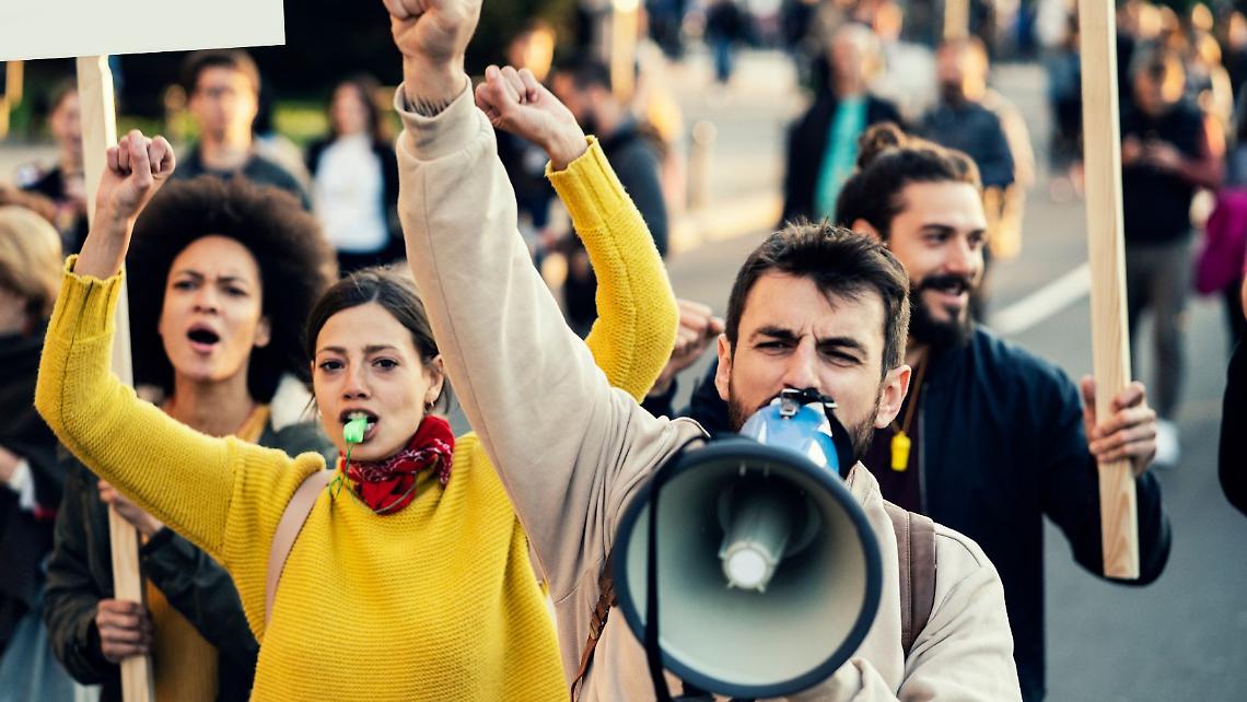 Aumenta le tariffe dell'asilo nido, i genitori costretti a pagare anche nei mesi estivi per "mantenere" il posto al figlio