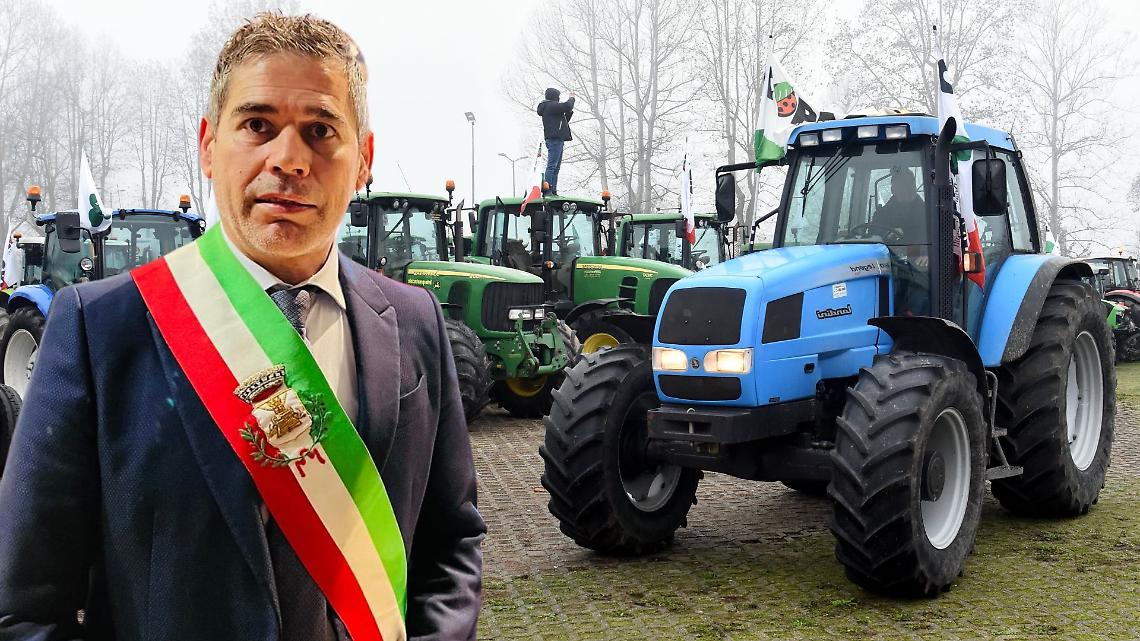 La protesta dei trattori entra in Comune (VIDEO)