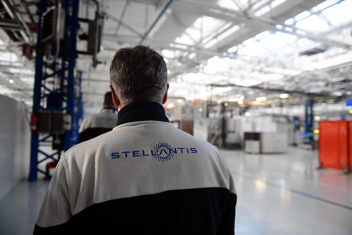 Stellantis accelera sull&rsquo;elettrico (ma conferma anche il diesel): 30 nuovi modelli tra 2025 e 2026