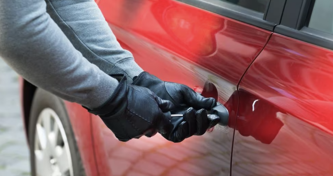 Nel giro di pochi giorni le rubano l'auto due volte: continuano i furti a Settimo Torinese