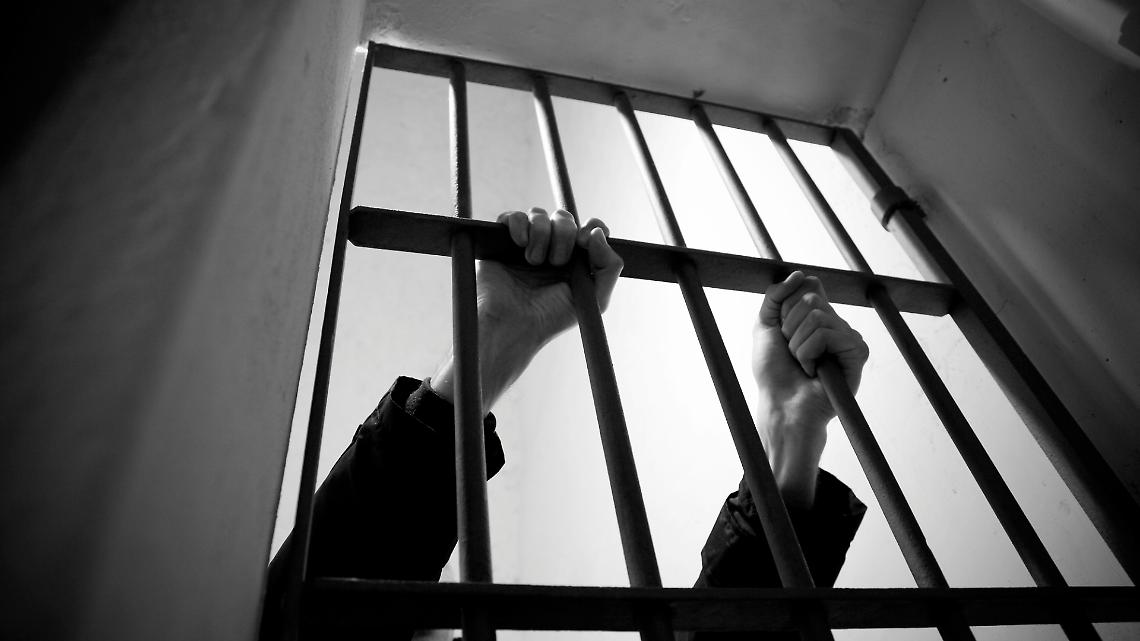 Carcere al collasso: nuove aggressioni e detenuti sul tetto a Torino