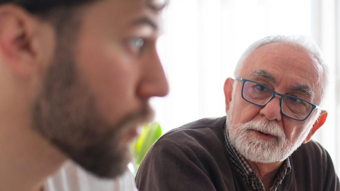 Manda via di casa il figlio "bamboccione": entro tre mesi dovrà trovarsi un lavoro