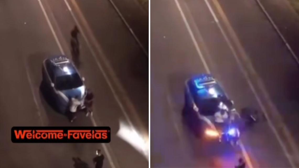 Gli agenti li fermano, ma loro salgono sulla macchina della polizia e si fanno scattare delle foto (VIDEO)