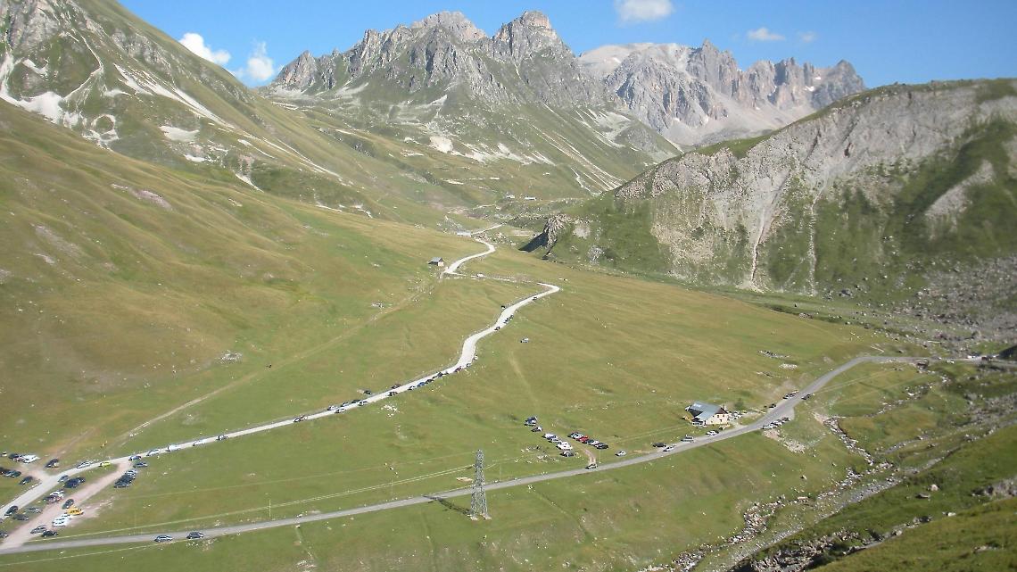 Agonia glaciale: i ghiacciai alpi si sciolgono sotto il sole dell'indifferenza