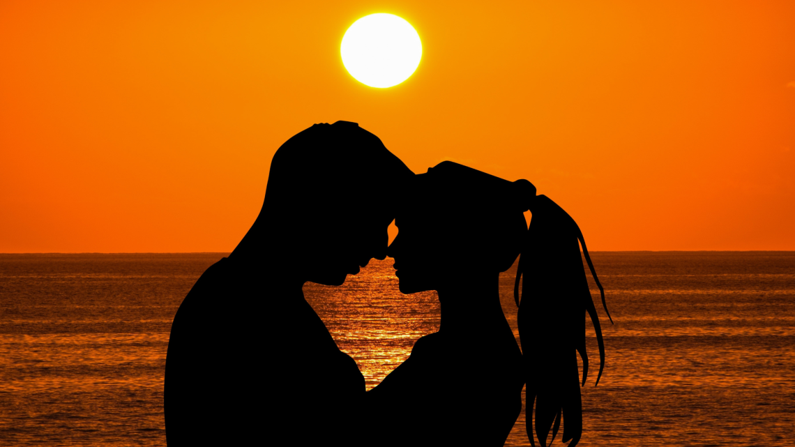 "Amore" in consiglio comunale: tra destra e sinistra scocca la scintilla e son bacini e bacetti