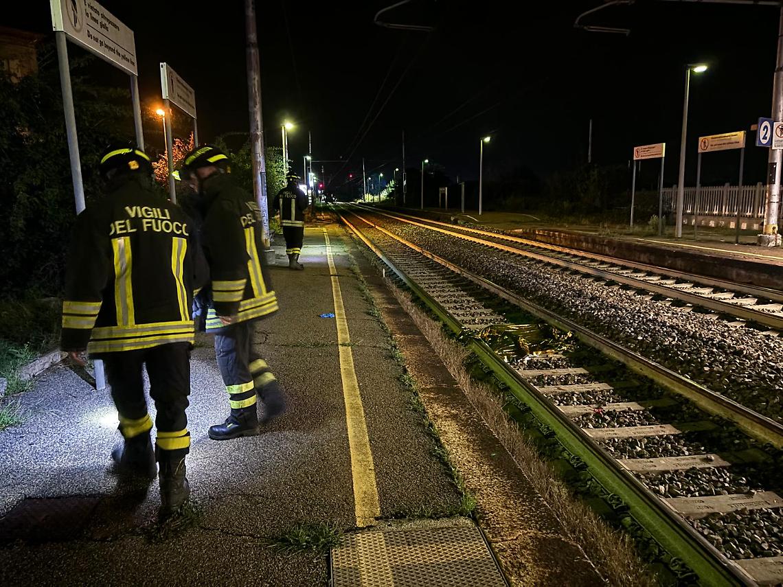 Incidente ferroviario a Torrazza: una persona investita dal treno Torino-Milano, linea sospesa