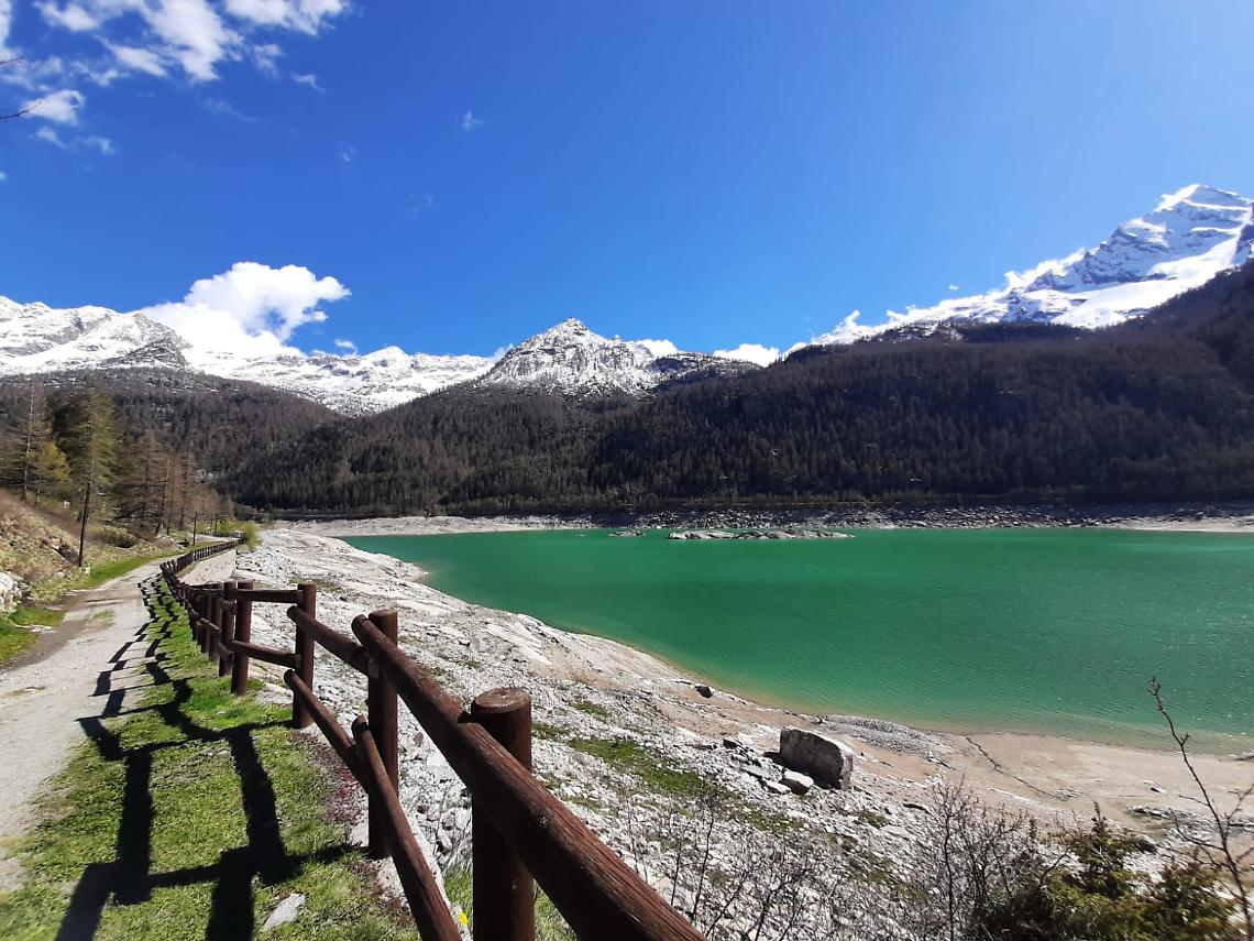 Il lago di Ceresole Reale torna splendere. Ma c’è troppa o troppo poca acqua? 