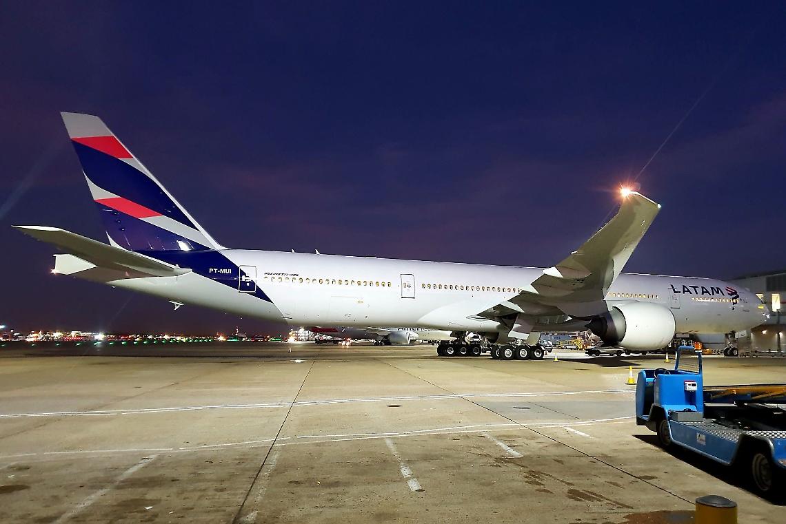 Cosa sappiamo dell'aereo che ha scaricato tonnellate di cherosene sulle campagne vercellesi