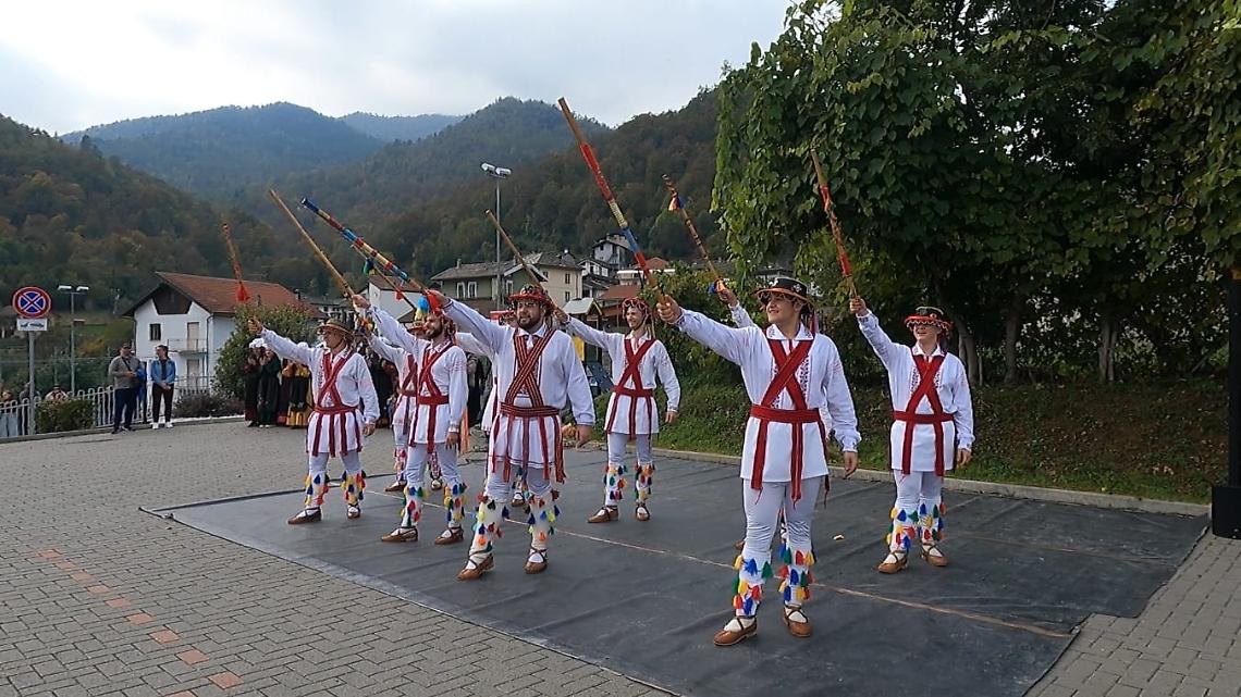 Sagra d’Autunno a Traves: ottima cucina e gemellaggio folkloristico