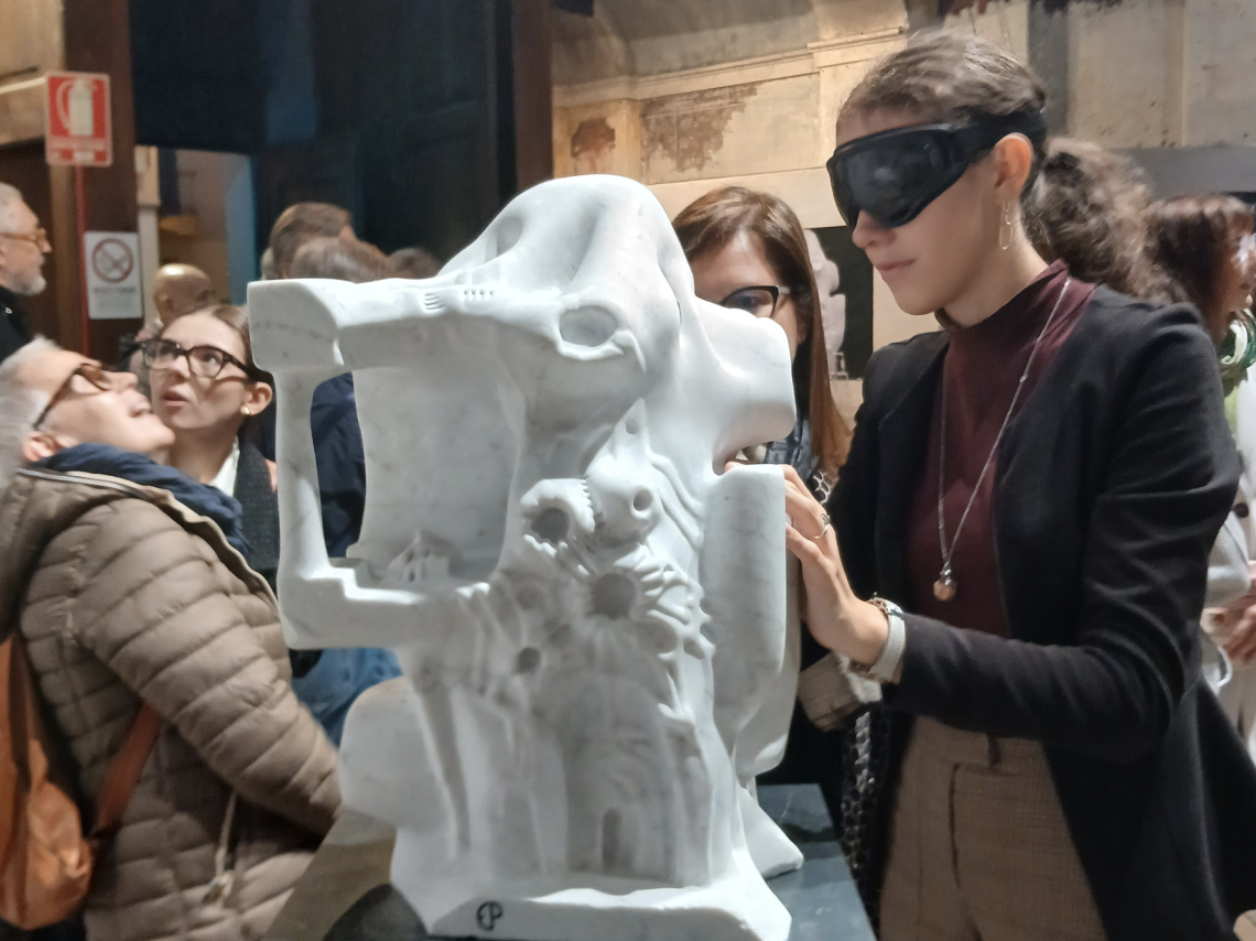 Una mostra da vedere con le mani