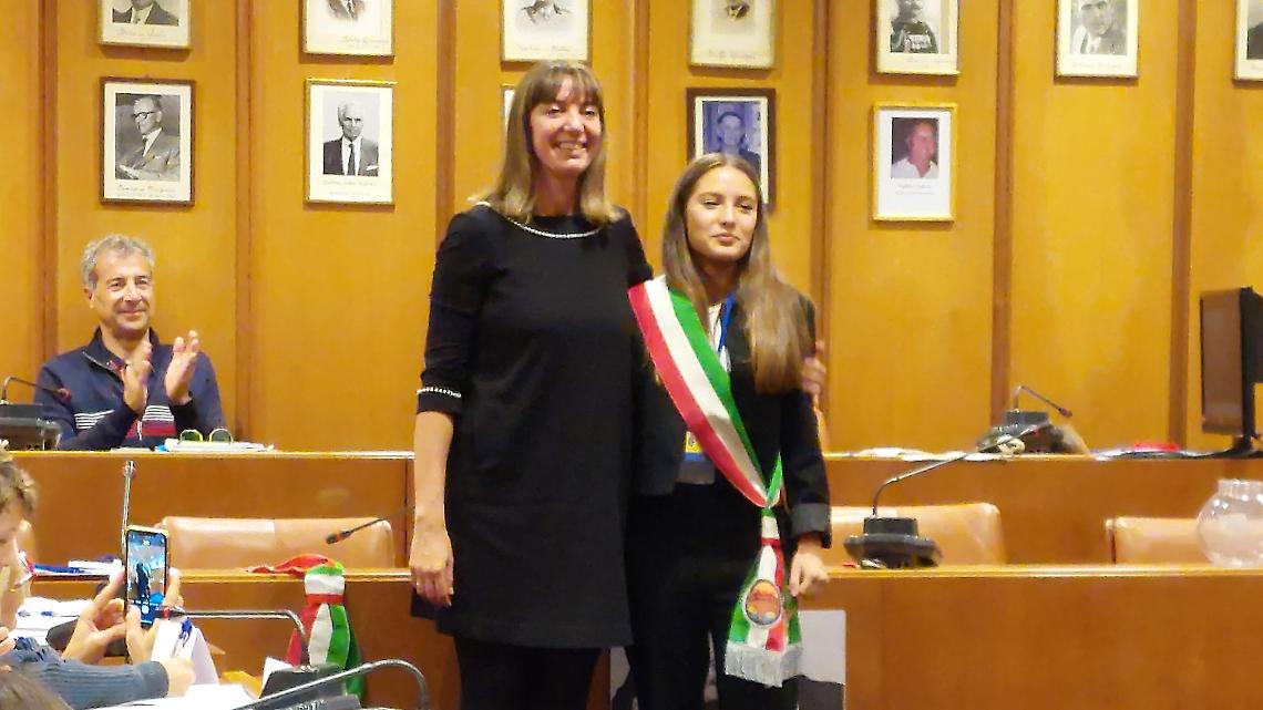 La sindaca Giulia Guazzaora con Camilla Di Tanno