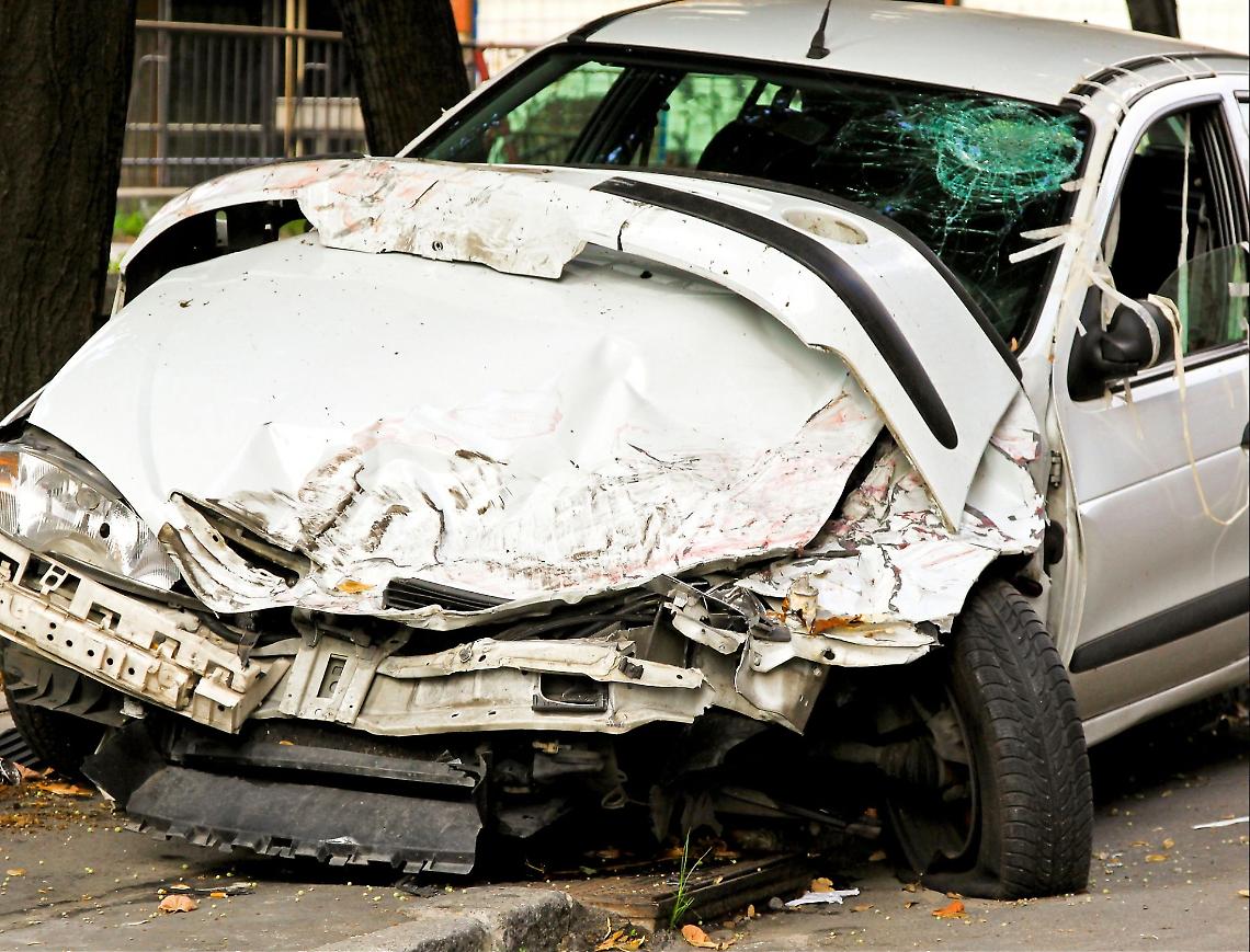 Incidente a Moncalieri: Scontro tra Auto e Furgone Blocca il Traffico