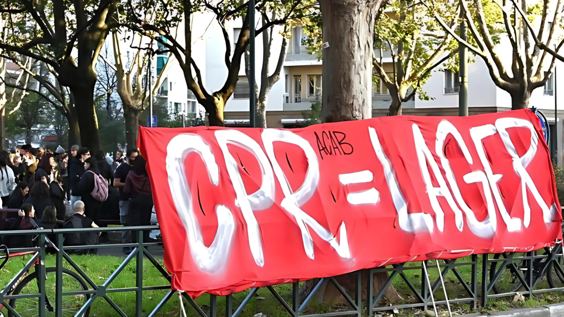 Tensione a Torino: Corteo dei Centri Sociali e Scontri con la Polizia