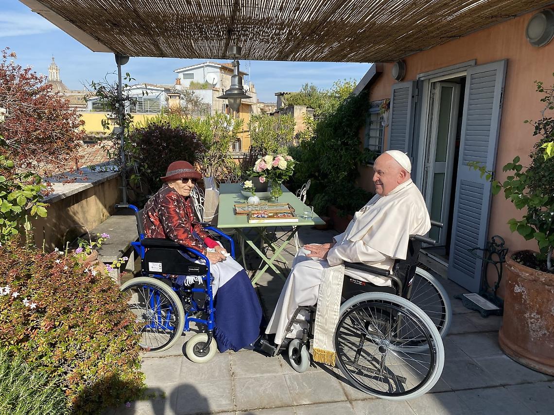 Papa Francesco a Torino: Visita a Sorpresa a Emma Bonino, Esempio di Libertà e Resistenza