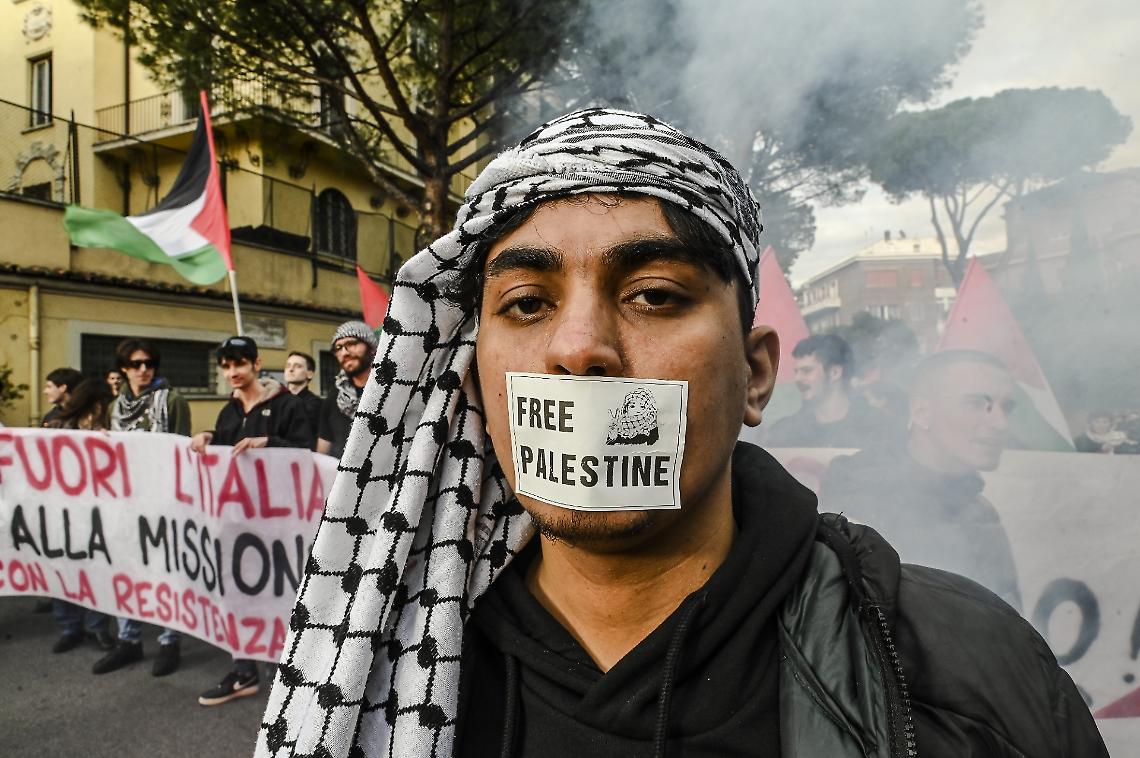 Blitz pro Palestina nella sede Leonardo di Torino