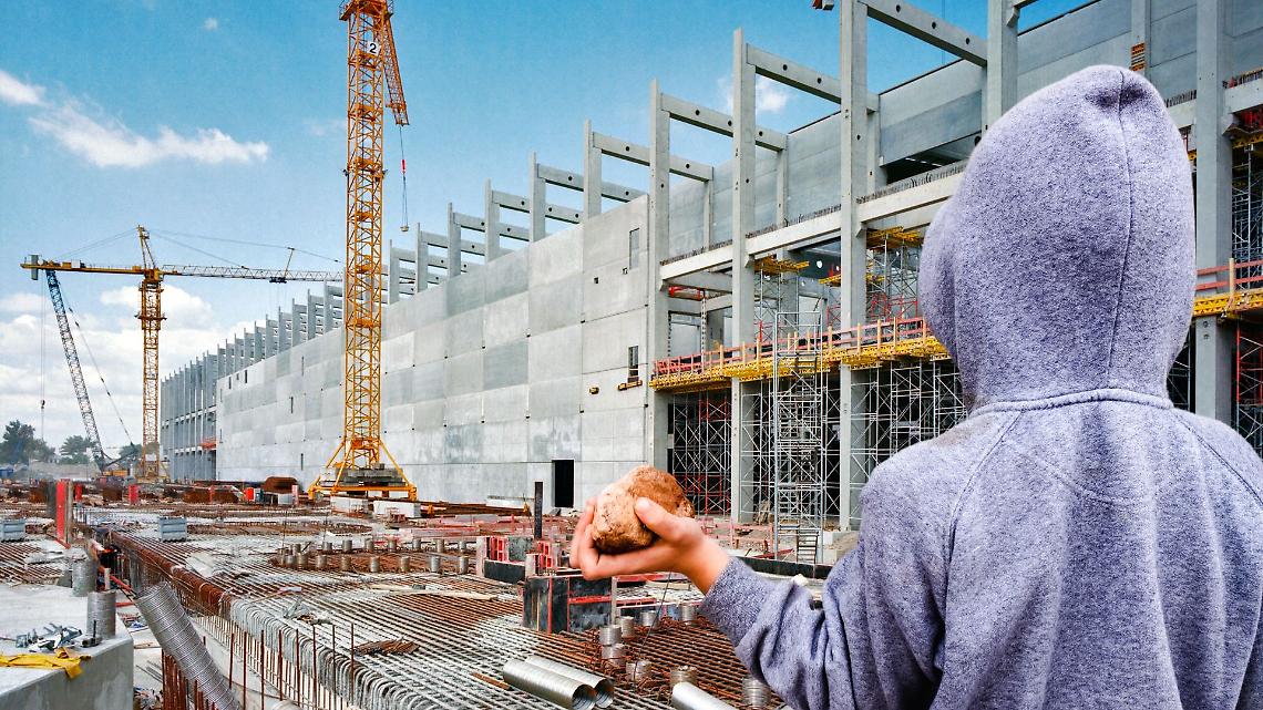 Vandali sabotano il cantiere