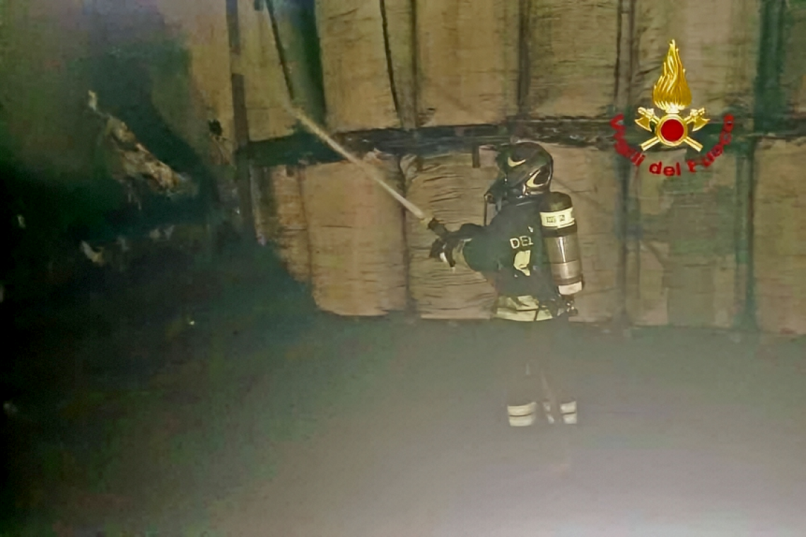 Incendio nella notte a Trino