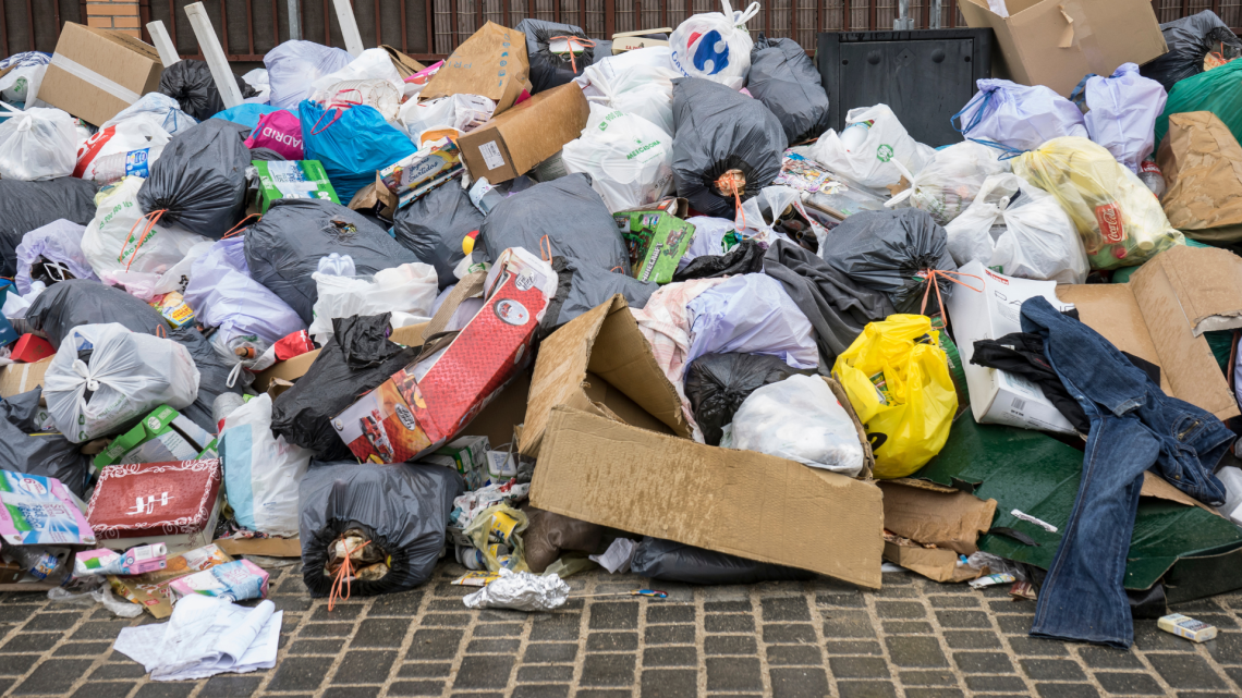 Rifiuti a peso d’oro: paga per quanto butti. Dal 2025 la svolta (obbligata) in altri 9 Comuni
