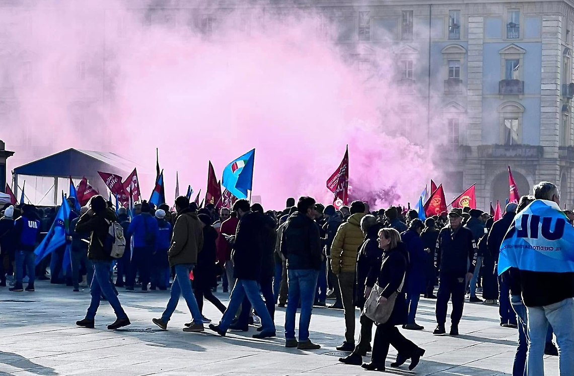 Torino: Venerdì di Tensione e Violenza durante lo Sciopero Generale