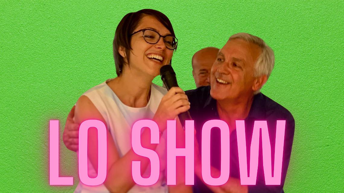 “Io sono la più brava e la più intelligente”: questa sera riparte il tour teatrale della sindaca.