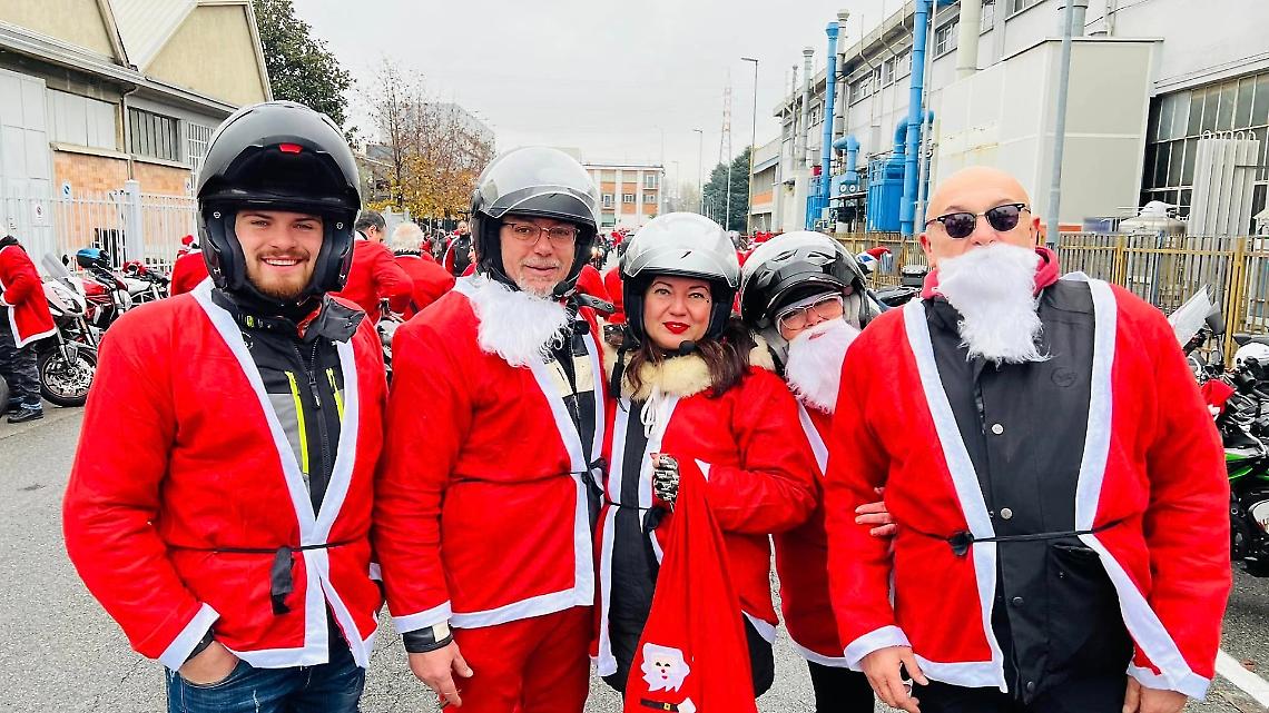 Raduno dei Babbi Natale a Torino: una festa di solidarietà e sorrisi per il Regina Margherita