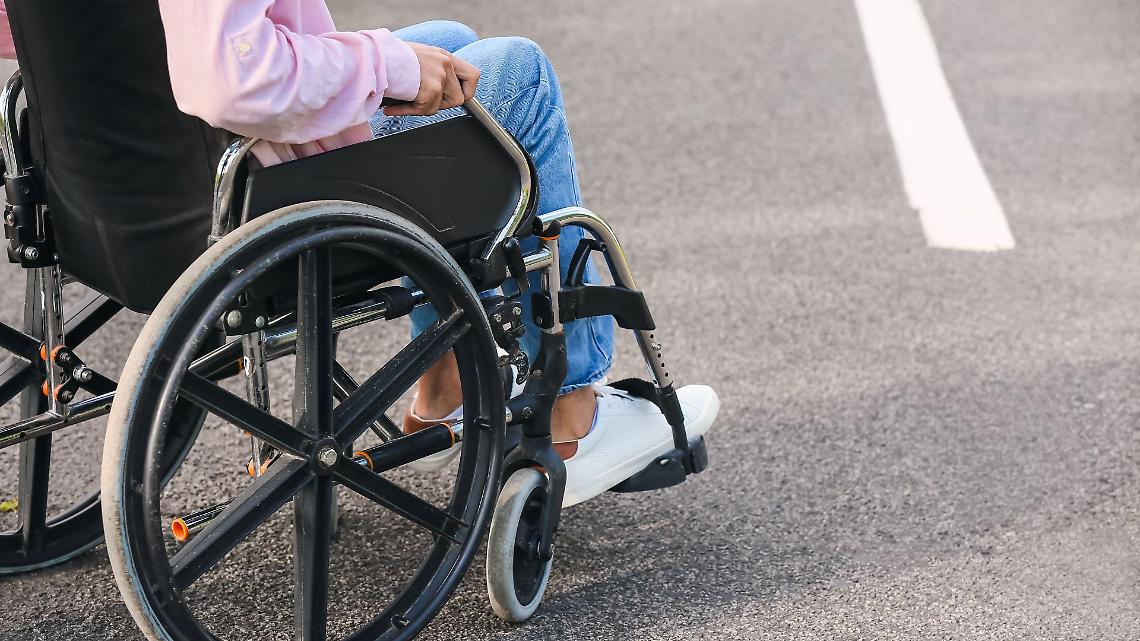 Non autosufficienza in Piemonte, fondi ancora fermi a marzo: &laquo;Anziani e famiglie lasciati soli&raquo;