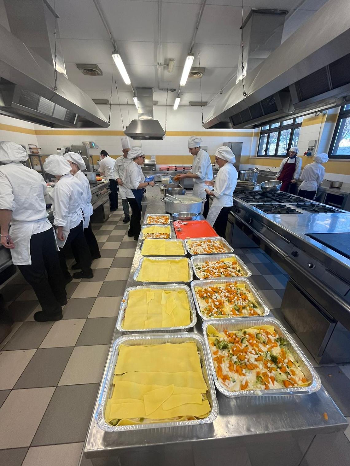 Torino: Solidarietà e Cucina, il Natale degli Studenti del Colombatto