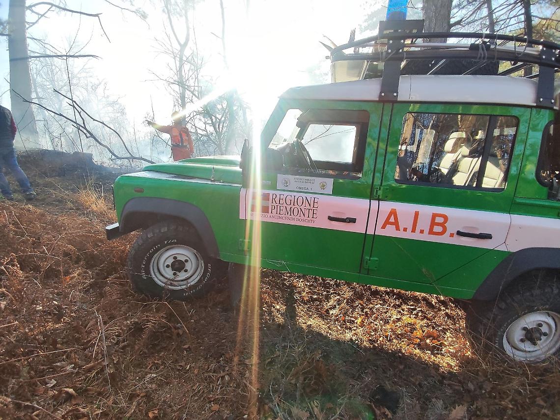 Incendi in Canavese: la lotta incessante contro le fiamme nei boschi e nelle sterpaglie 
