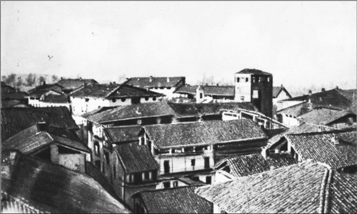 Una suggestiva veduta dei tetti di Barbania. Il paese fu al centro di sommosse contadine all'inizio del 1800.