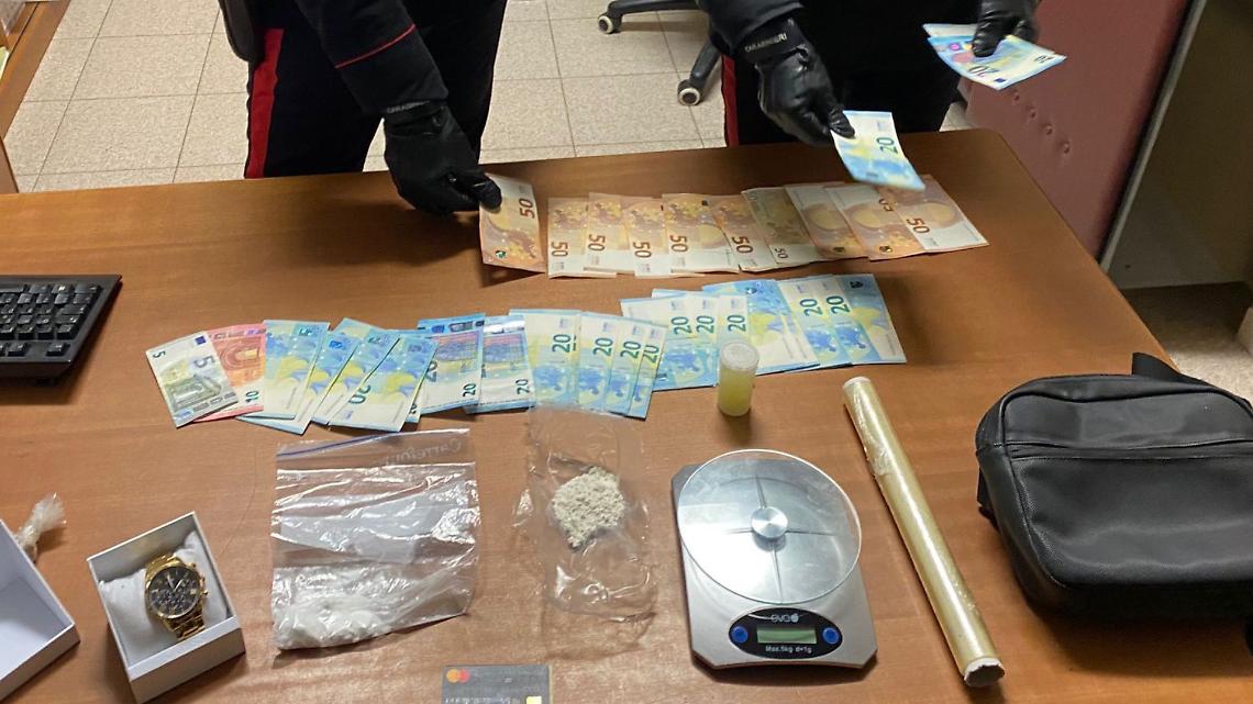 Hashish, cocaina e soldi