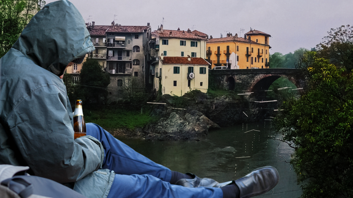 Pietà per quell'uomo al freddo: il dramma dei senzatetto dopo l'incendio della Caritas