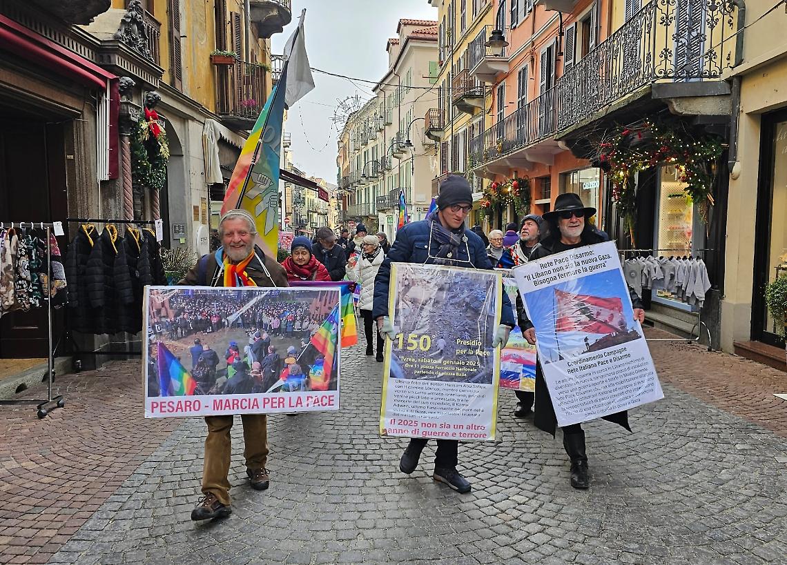 Pace nelle piazze, guerra nei palazzi