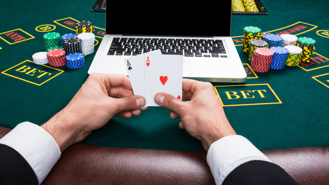 Millennials  e pubblico femminile: i nuovi giocatori di poker online