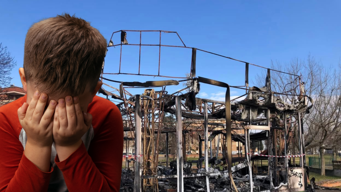 Addio alla giostra dei sogni: il Parco Di Vittorio piange il suo simbolo