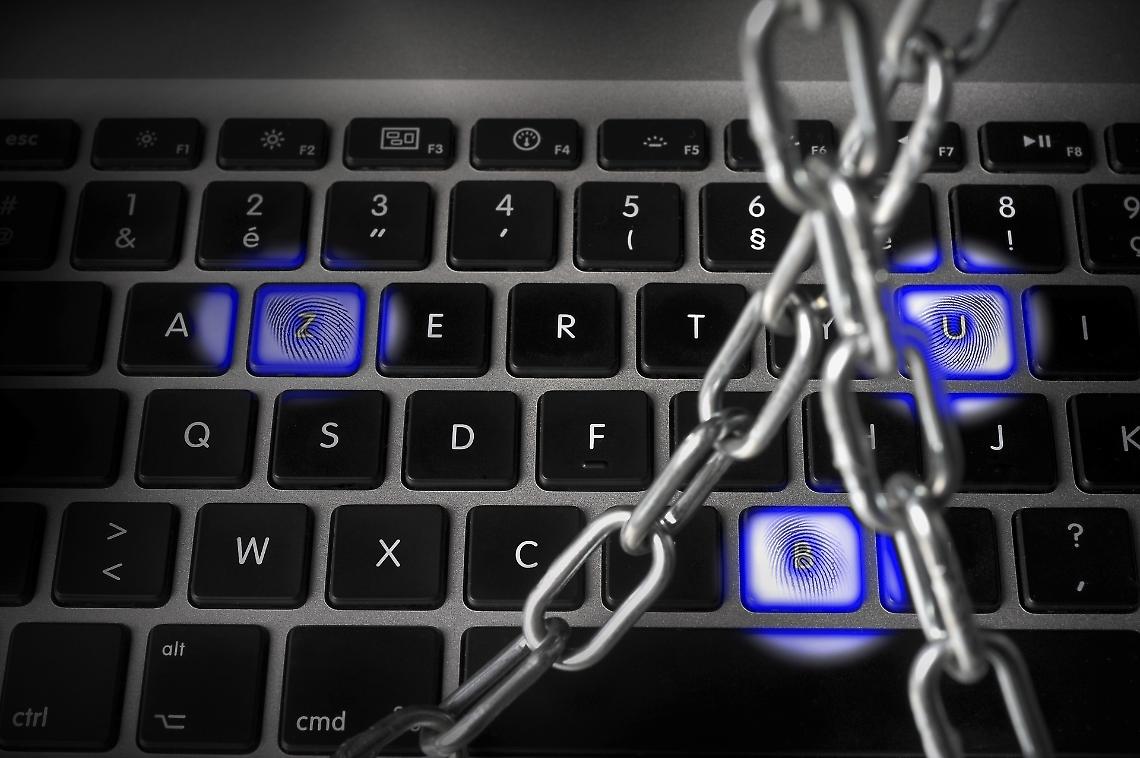 Il ladro di computer di Pont Canavese è stato incastrato grazie alle impronte digitali