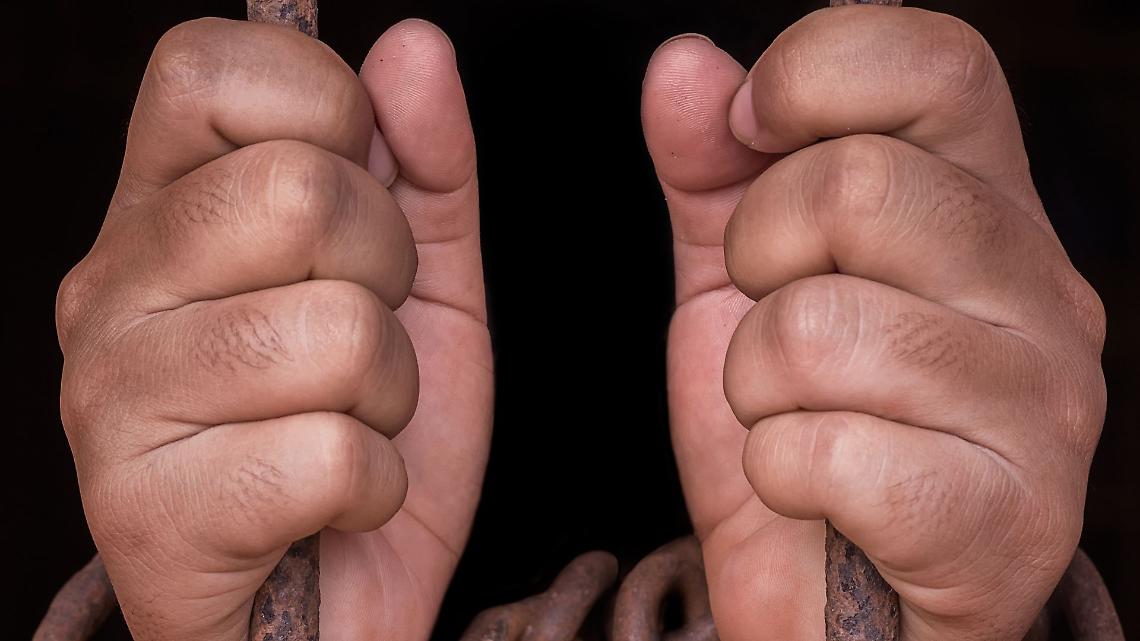 "Aiuto, il mio compagno è stato sequestrato 