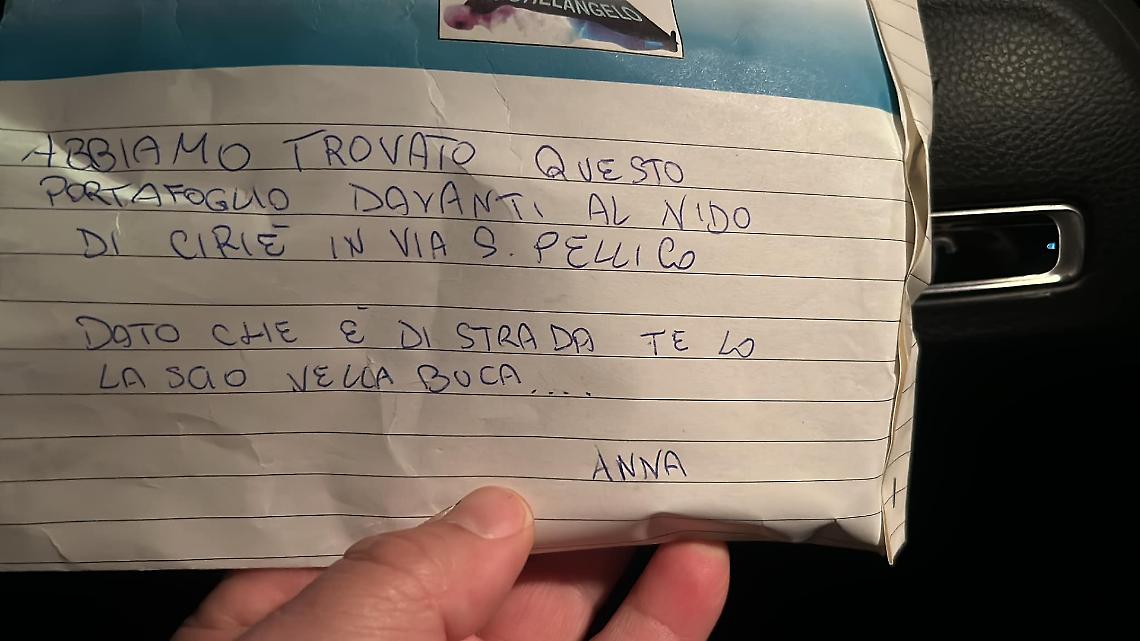 Gesto di Onestà a Ciriè: Una Donna Riconsegna un Portafoglio Smarrito