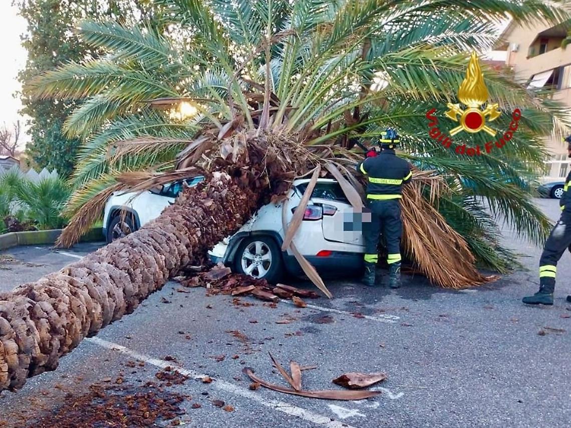 Sud Italia in ginocchio: il maltempo devasta tutto, tra crolli ed esondazioni 